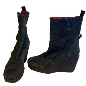 Like new forest green suede boots